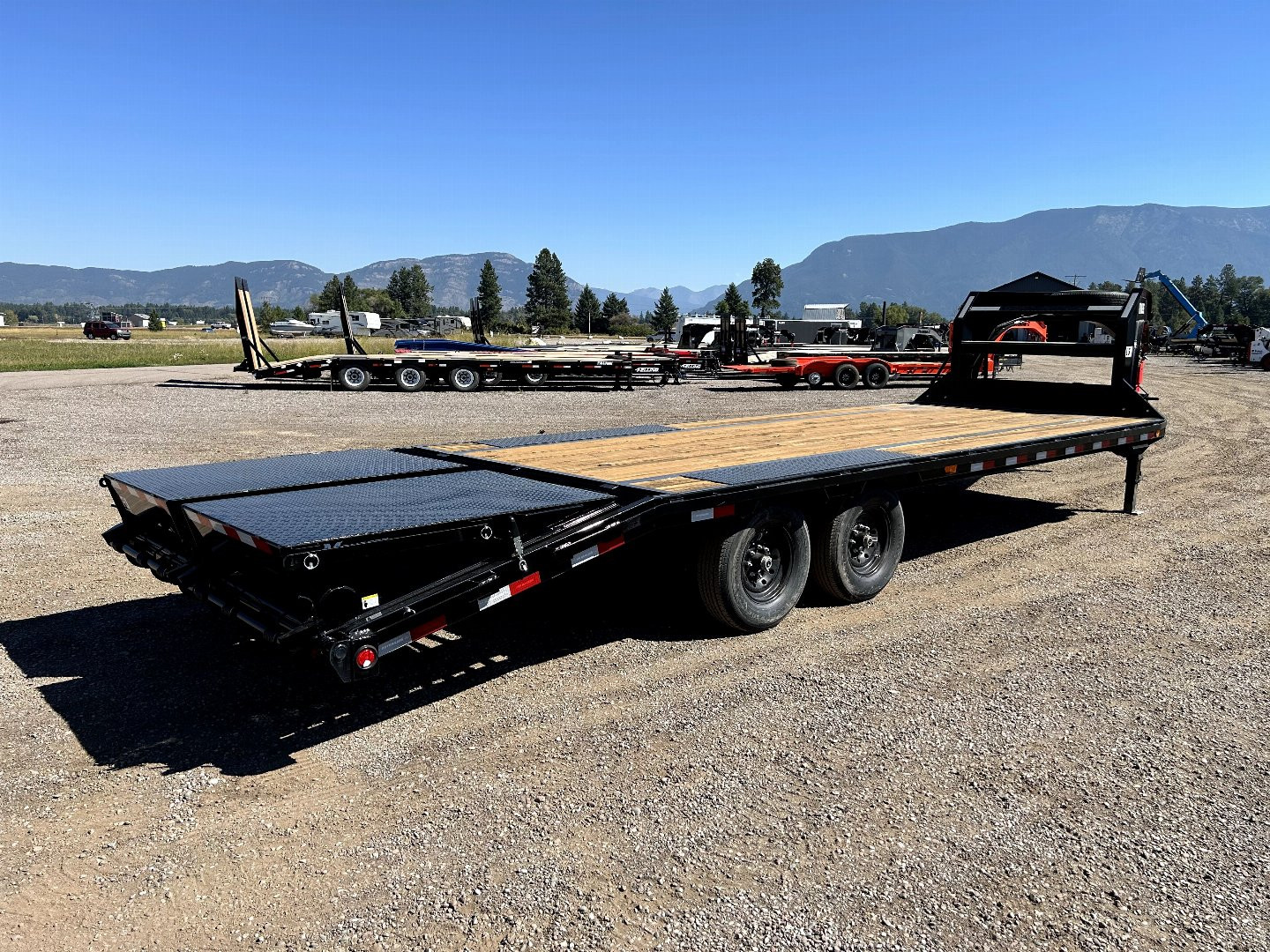 New 2024 PJ Trailers LS252 Gooseneck Bodies