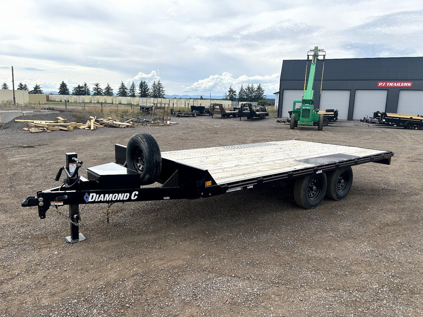 New 2024 Diamond C Trailers Deckover Trailer