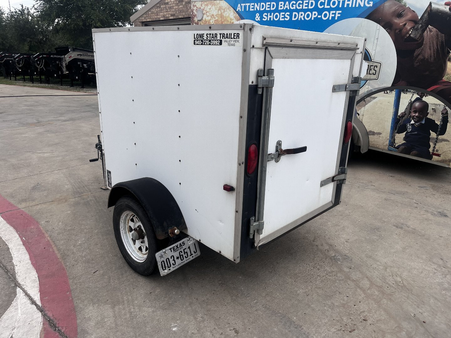 Used 2006 LoneStar Trailer Mfg 4x6 V nose Cargo / Enclosed Trailer