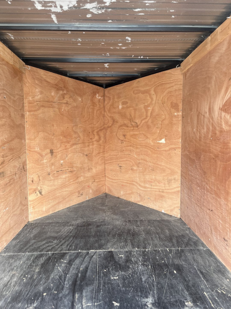 Used 2006 LoneStar Trailer Mfg 4x6 V nose Cargo / Enclosed Trailer