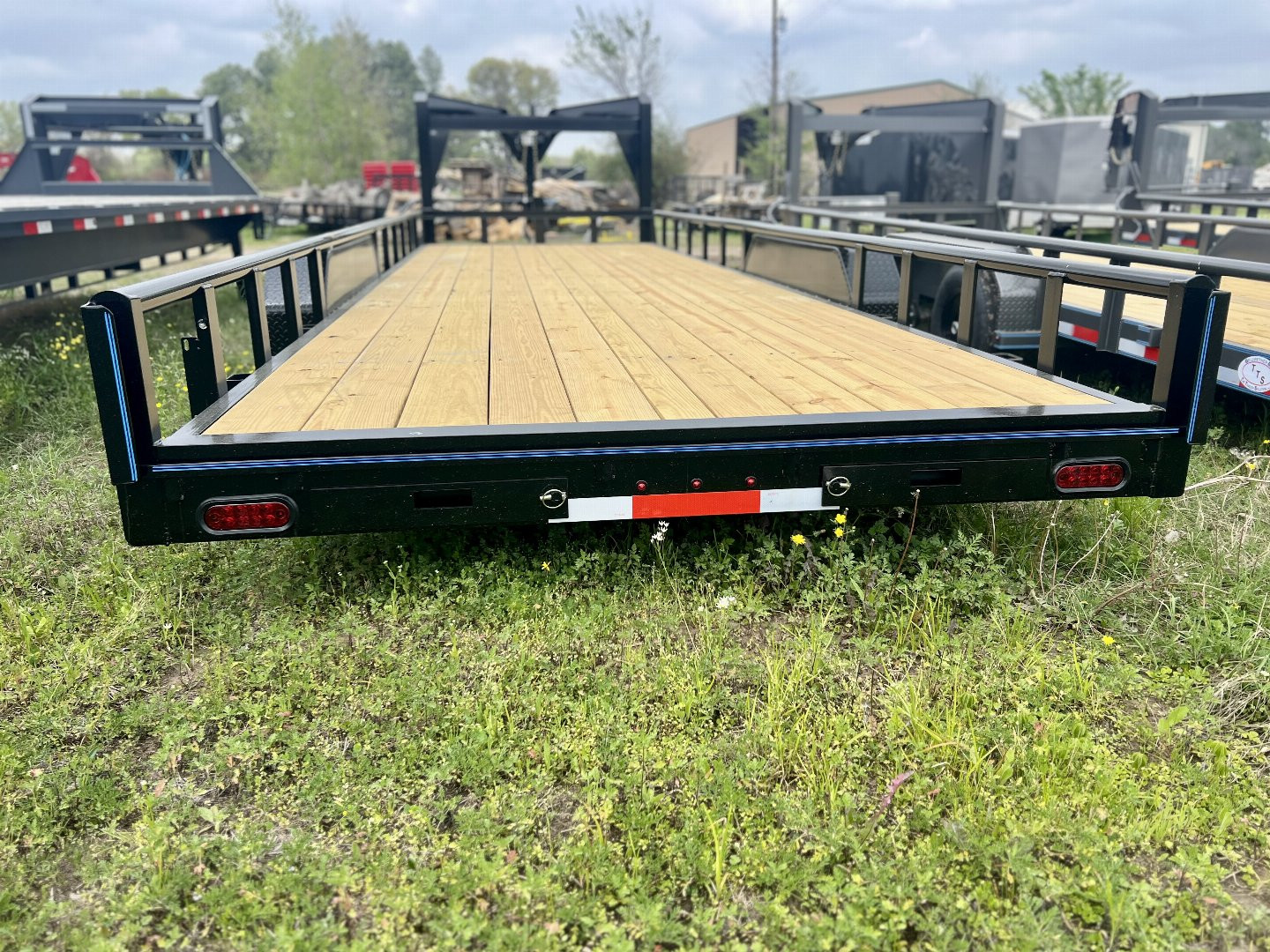 New 2025 Bellwether MFG 24' Pipetop Gooseneck Bodies