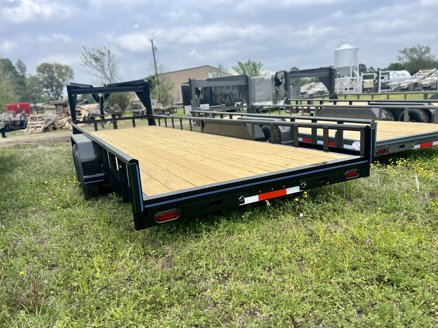 New 2025 Bellwether MFG 24' Pipetop Gooseneck Bodies