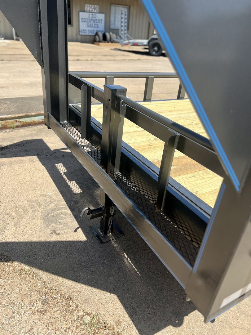 New 2025 Bellwether MFG 24' Pipetop Gooseneck Bodies