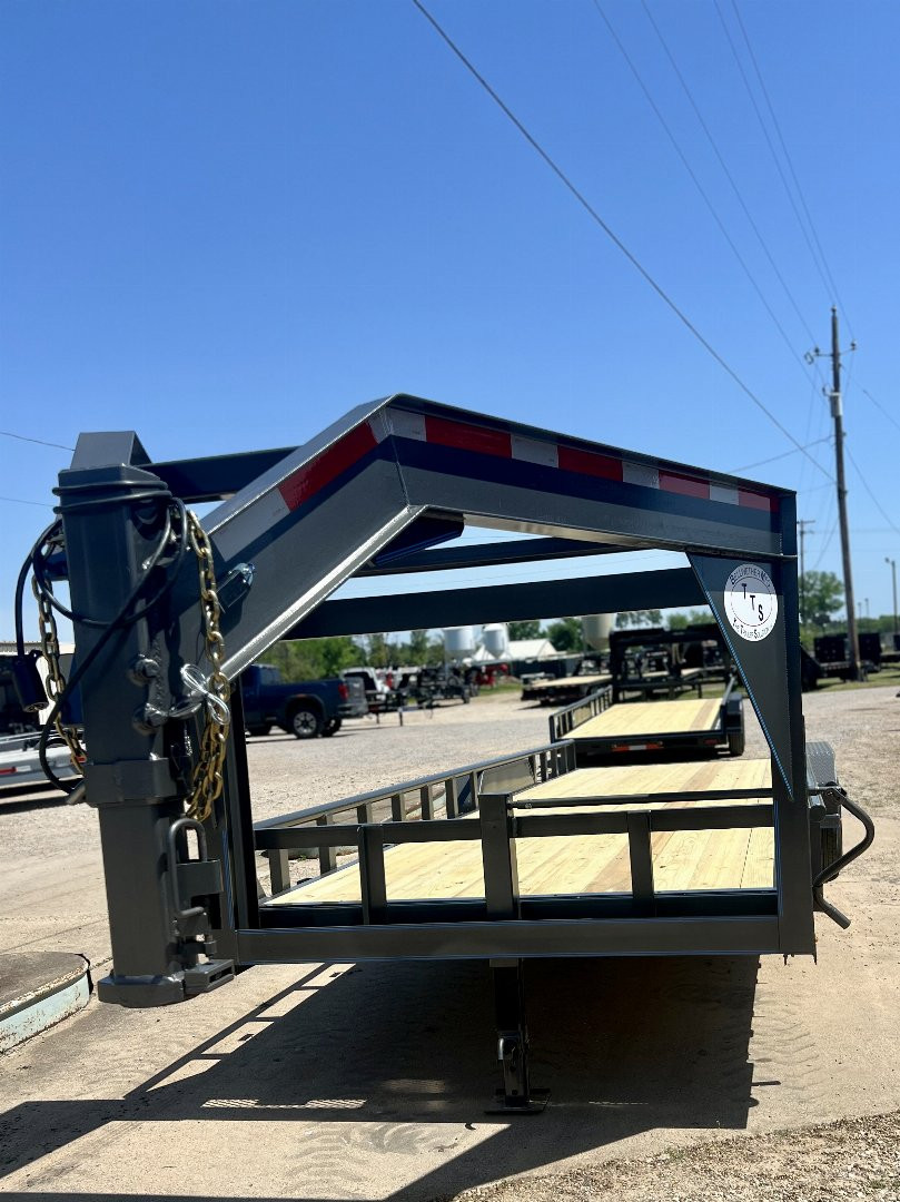 New 2025 Bellwether MFG 24' Pipetop Gooseneck Bodies