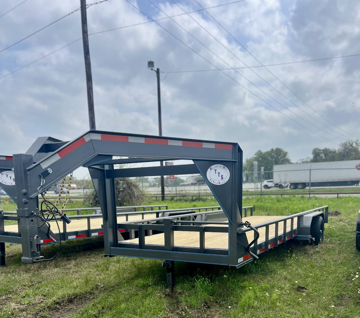 New 2025 Bellwether MFG 22' Pipetop Gooseneck Bodies