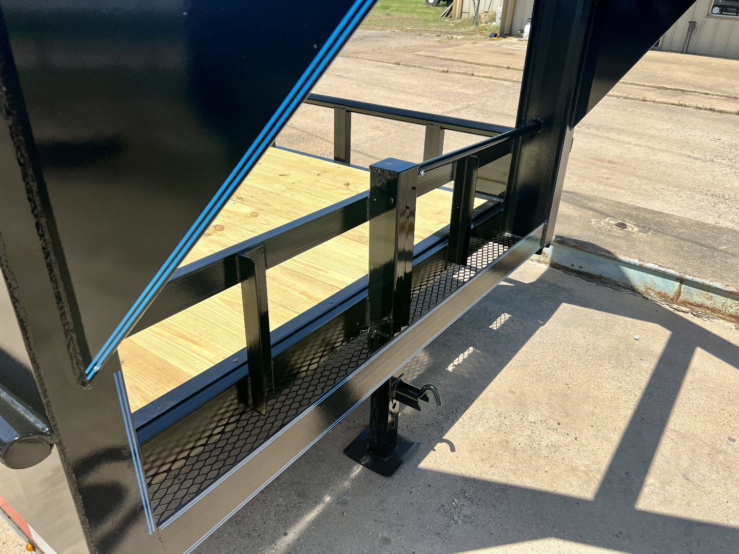 New 2025 Bellwether MFG 20' Pipetop Gooseneck Bodies