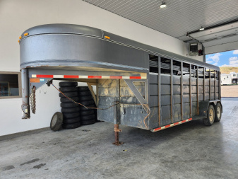 Used 2000 CornPro 20' Gooseneck Stock Trailer 12K