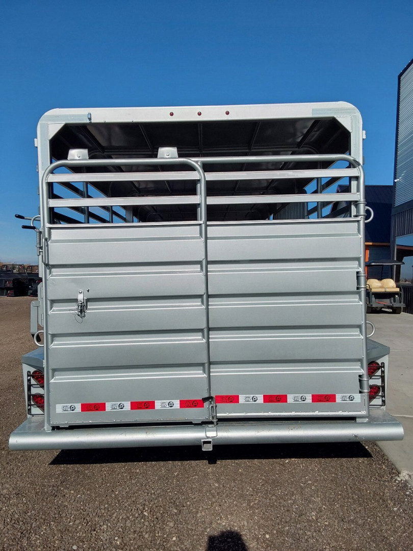 New 2025 GR Gooseneck Rancher Stock Trailer 24' 14K