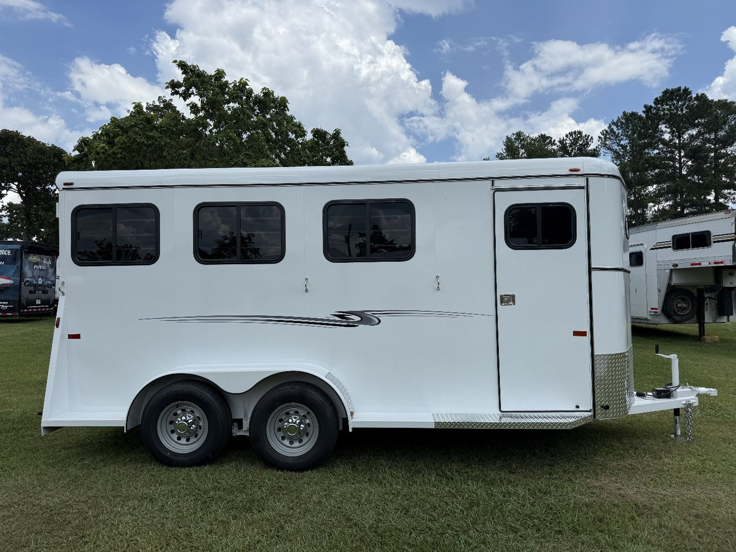 New 2026 Bee 3 Horse Chief W/DR Horse Trailer