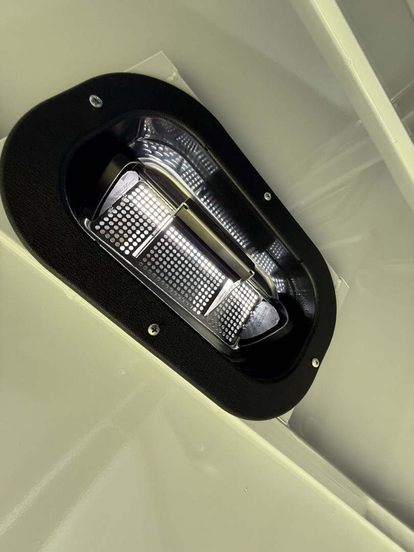 New 2026 Bee 3 Horse Chief W/DR Horse Trailer