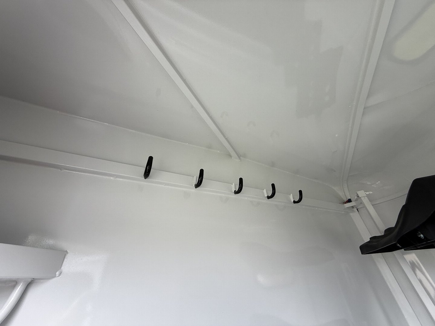 New 2026 Bee 3 Horse Chief W/DR Horse Trailer