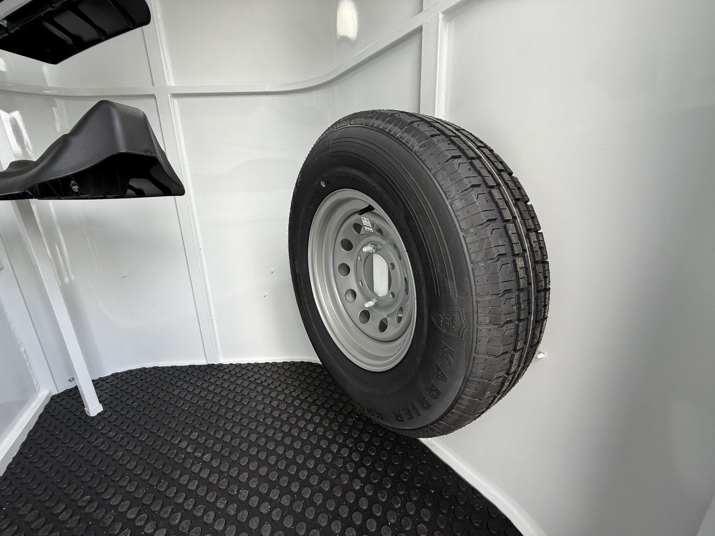 New 2026 Bee 3 Horse Chief W/DR Horse Trailer