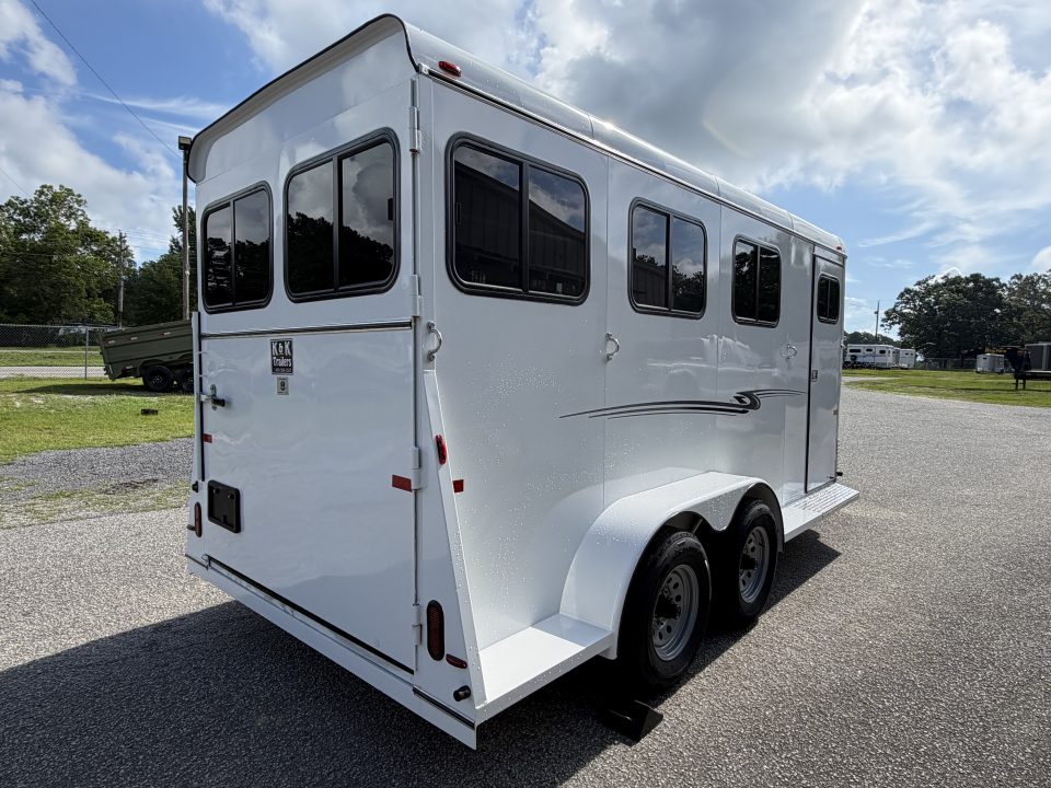 New 2026 Bee 3 Horse Chief W/DR Horse Trailer