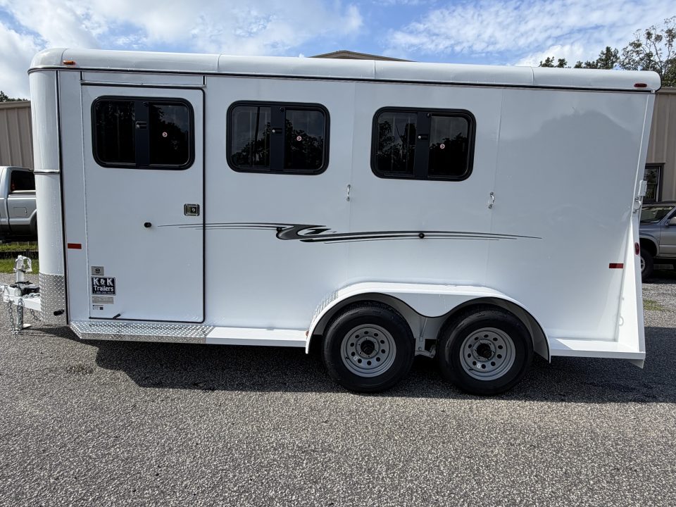 New 2026 Bee 3 Horse Chief W/DR Horse Trailer