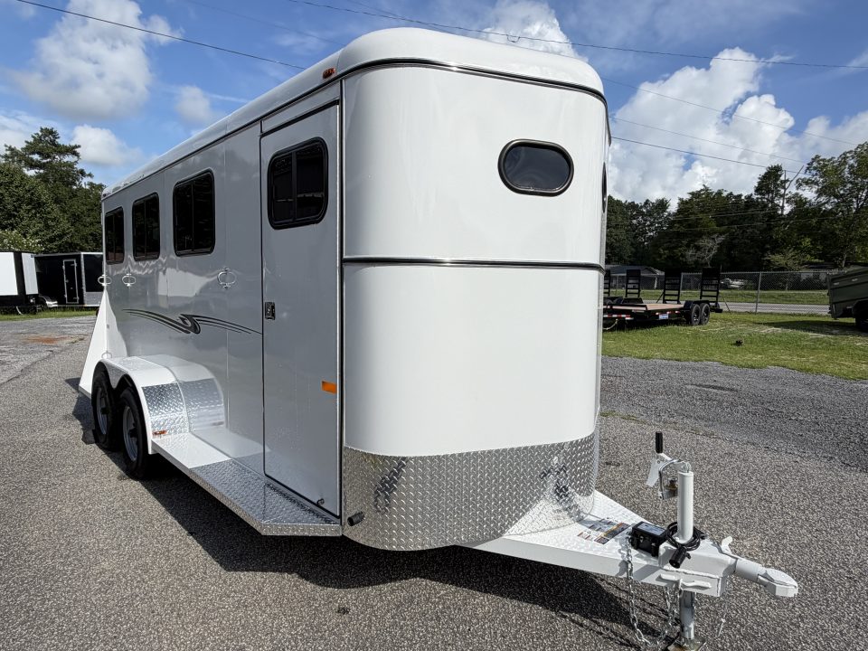 New 2026 Bee 3 Horse Chief W/DR Horse Trailer