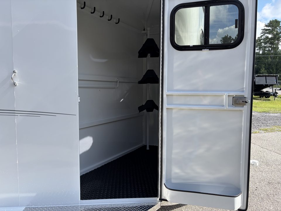 New 2026 Bee 3 Horse Chief W/DR Horse Trailer