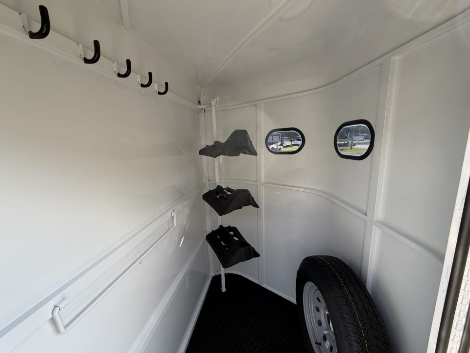 New 2026 Bee 3 Horse Chief W/DR Horse Trailer
