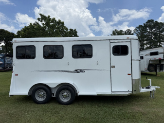 New 2025 Bee Chief 3 Horse Trailer