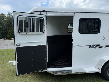 New 2026 Bee 3 Horse Chief W/DR Horse Trailer