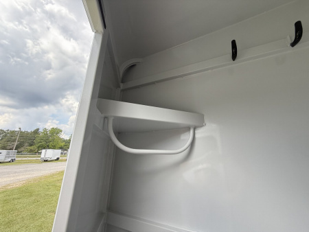 New 2026 Bee 3 Horse Chief W/DR Horse Trailer