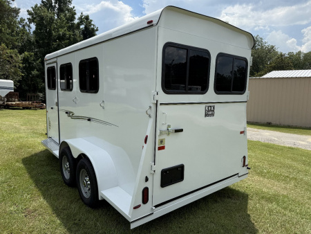New 2026 Bee 3 Horse Chief W/DR Horse Trailer