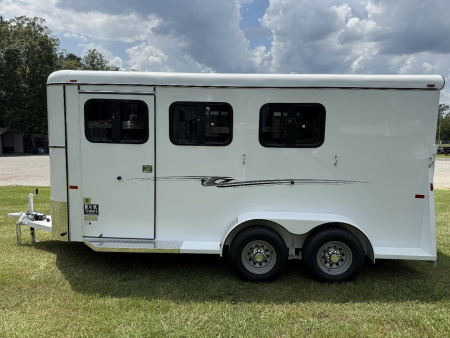 New 2026 Bee 3 Horse Chief W/DR Horse Trailer