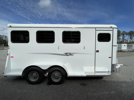 New 2026 Bee 3 Horse Chief W/DR Horse Trailer