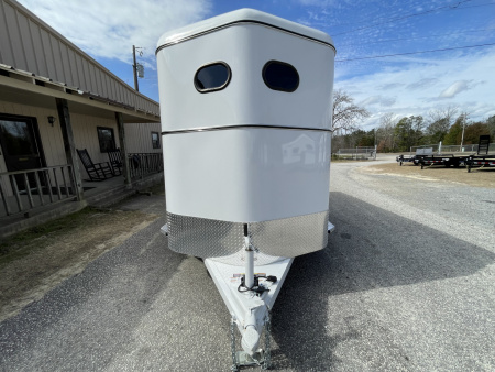 New 2026 Bee 3 Horse Chief W/DR Horse Trailer