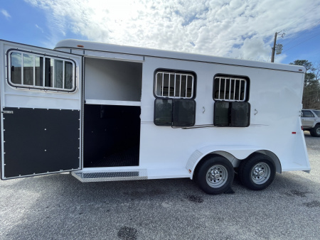 New 2026 Bee 3 Horse Chief W/DR Horse Trailer