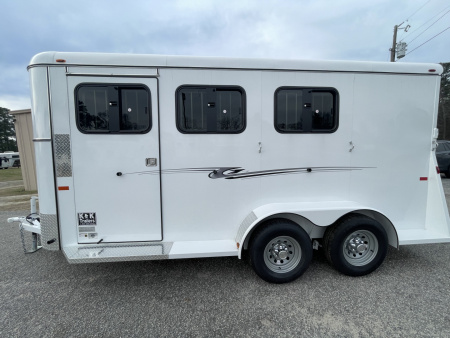 New 2026 Bee 3 Horse Chief W/DR Horse Trailer