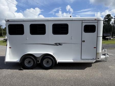 New 2026 Bee 3 Horse Chief W/DR Horse Trailer