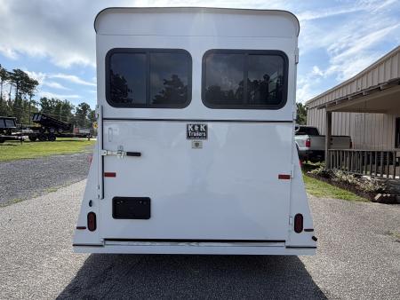 New 2026 Bee 3 Horse Chief W/DR Horse Trailer
