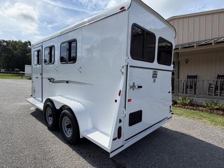 New 2026 Bee 3 Horse Chief W/DR Horse Trailer