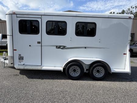 New 2026 Bee 3 Horse Chief W/DR Horse Trailer