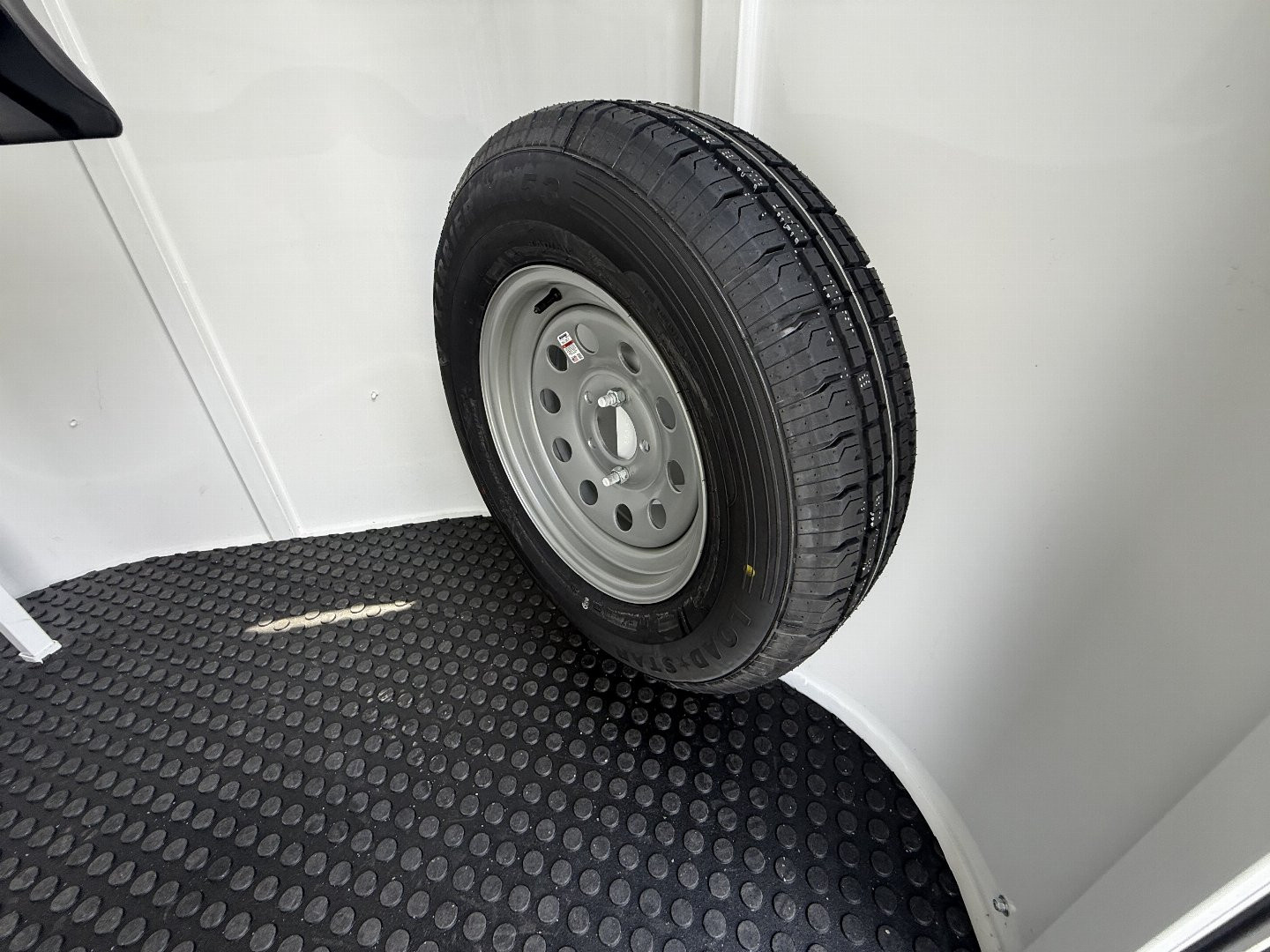 New 2026 Bee 2 Horse Chief W/DR Horse Trailer