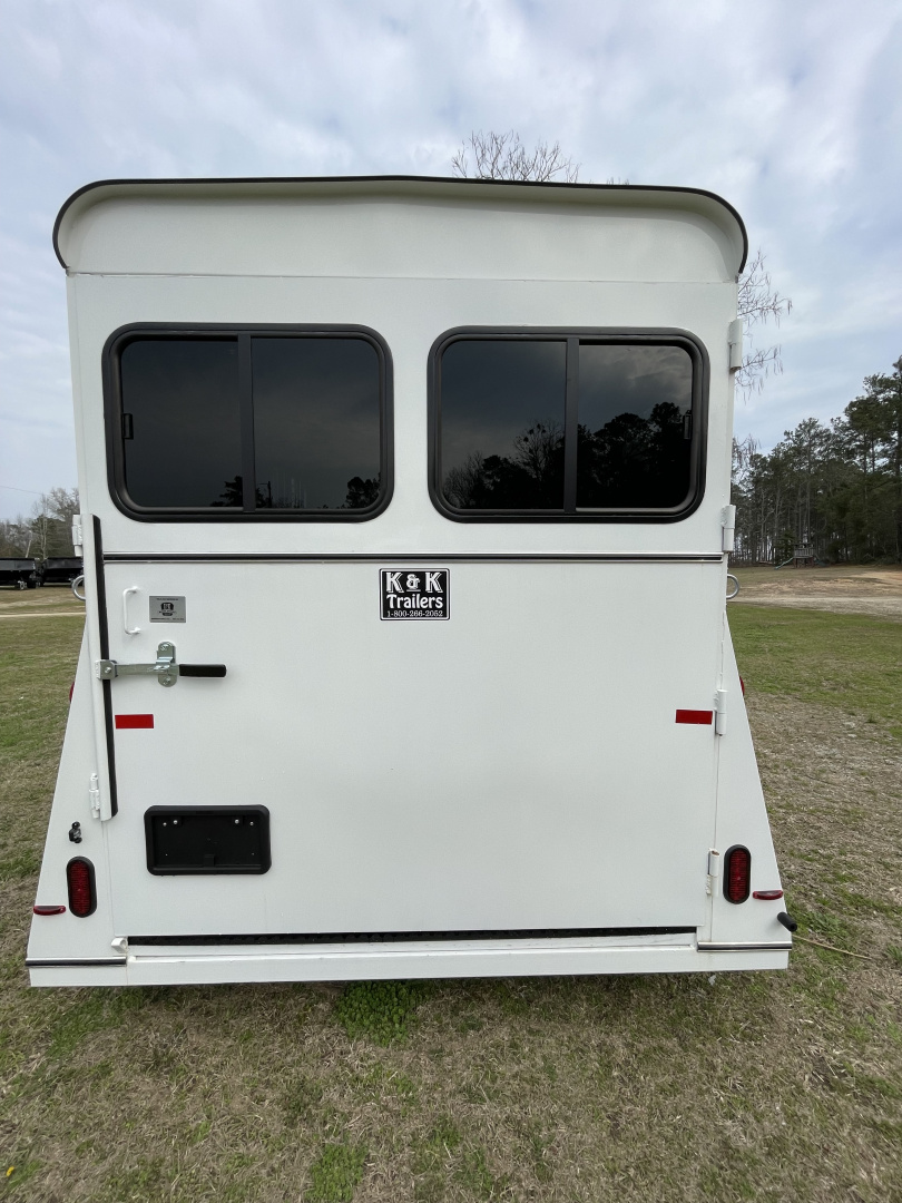 New 2026 Bee 2 Horse Chief W/DR Horse Trailer