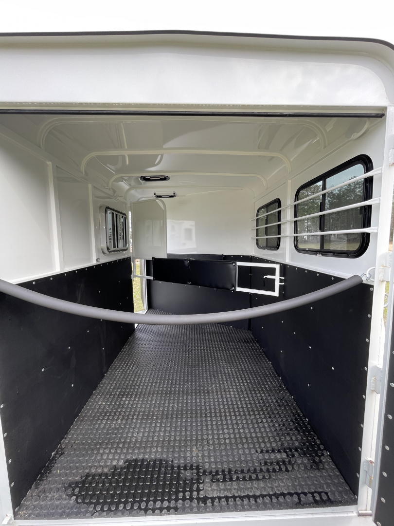 New 2026 Bee 2 Horse Chief W/DR Horse Trailer