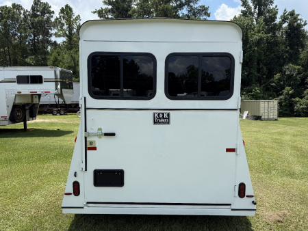 New 2026 Bee 2 Horse Chief W/DR Horse Trailer