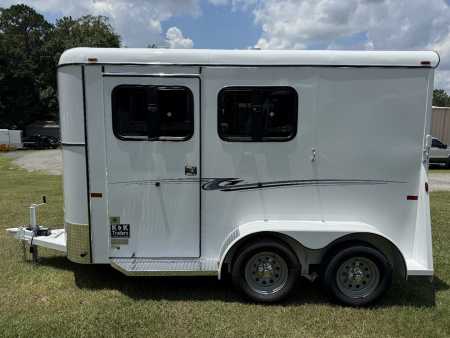 New 2026 Bee 2 Horse Chief W/DR Horse Trailer