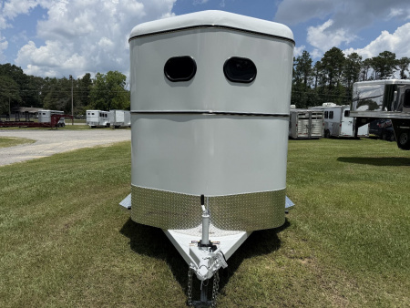 New 2026 Bee 2 Horse Chief W/DR Horse Trailer