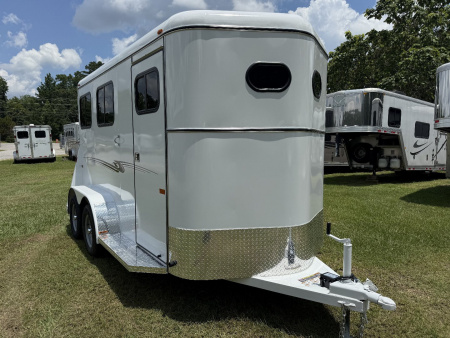 New 2026 Bee 2 Horse Chief W/DR Horse Trailer
