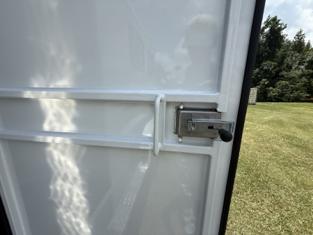 New 2026 Bee 2 Horse Chief W/DR Horse Trailer