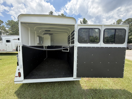 New 2026 Bee 2 Horse Chief W/DR Horse Trailer