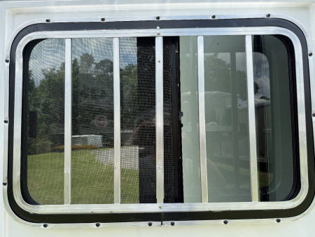 New 2026 Bee 2 Horse Chief W/DR Horse Trailer