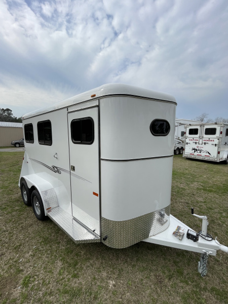 New 2026 Bee 2 Horse Chief W/DR Horse Trailer