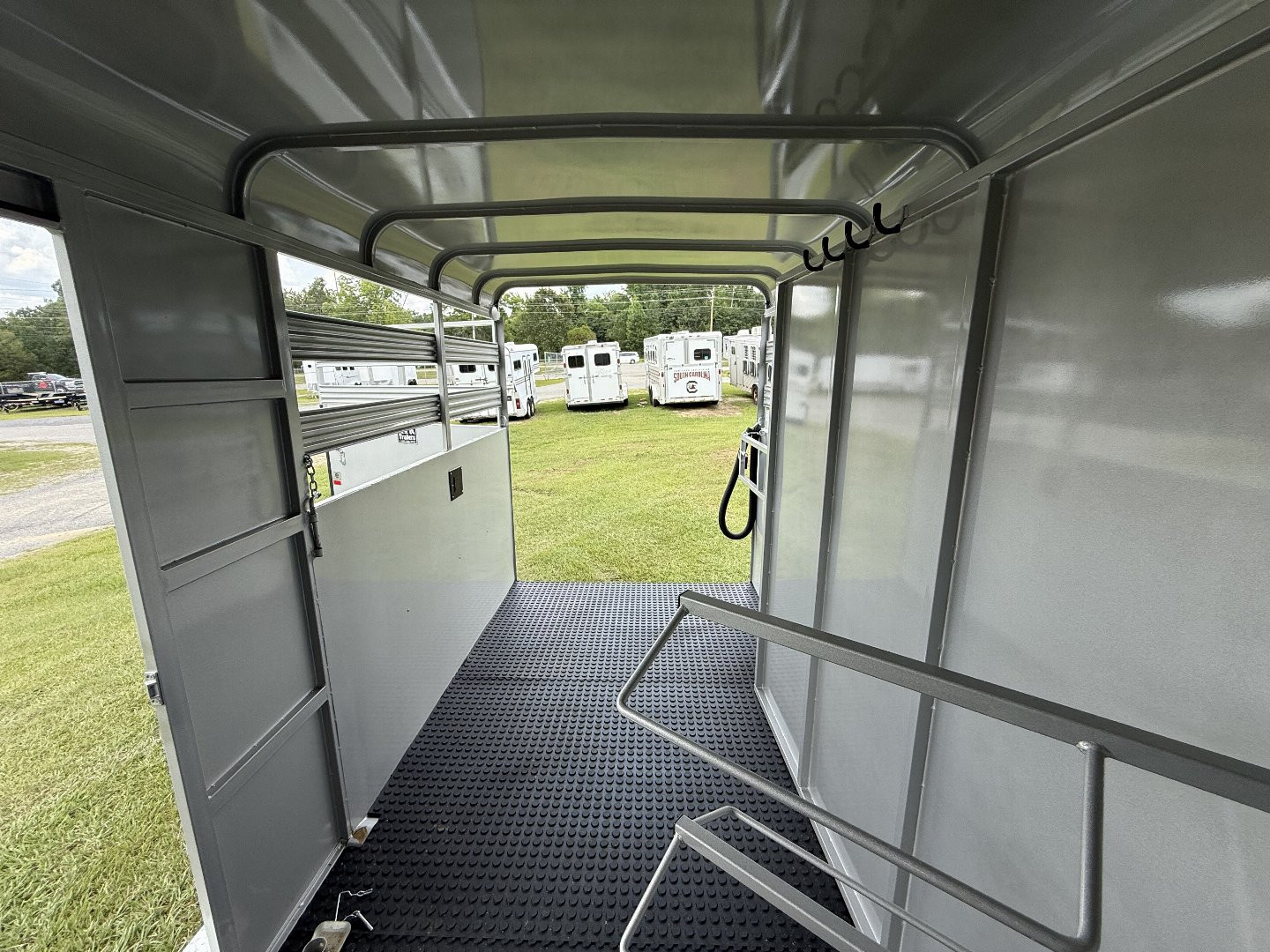 New 2026 Bee 2 Horse Durango W/DR Horse Trailer