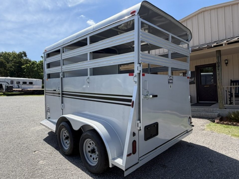 New 2026 Bee 2 Horse Durango W/DR Horse Trailer