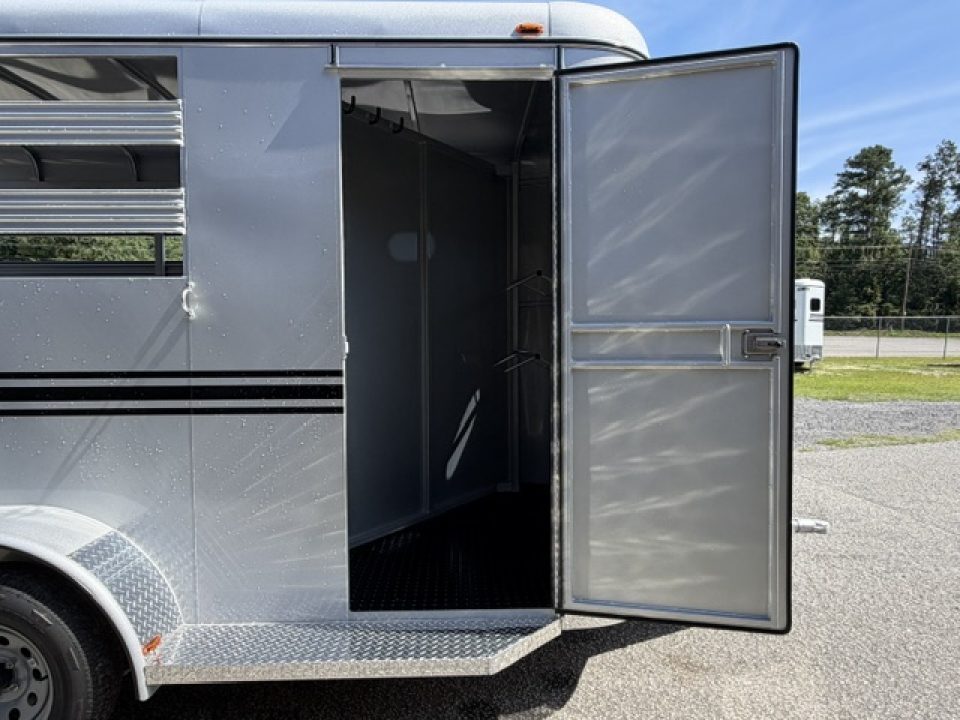 New 2026 Bee 2 Horse Durango W/DR Horse Trailer