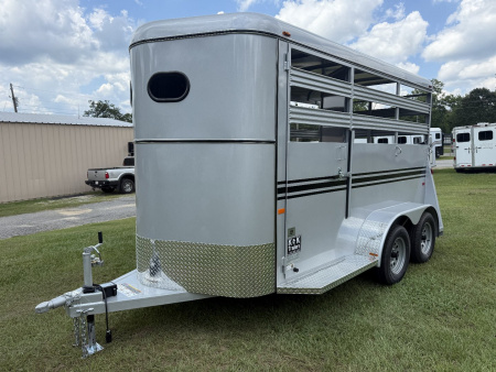 New 2026 Bee 2 Horse Durango W/DR Horse Trailer