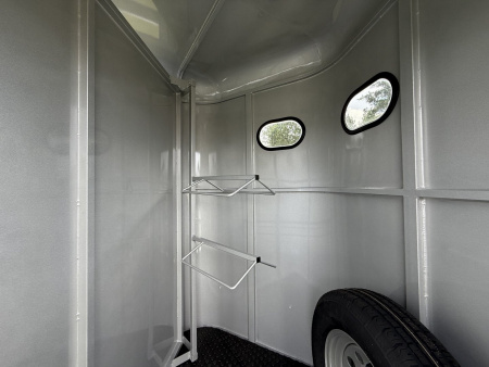 New 2026 Bee 2 Horse Durango W/DR Horse Trailer